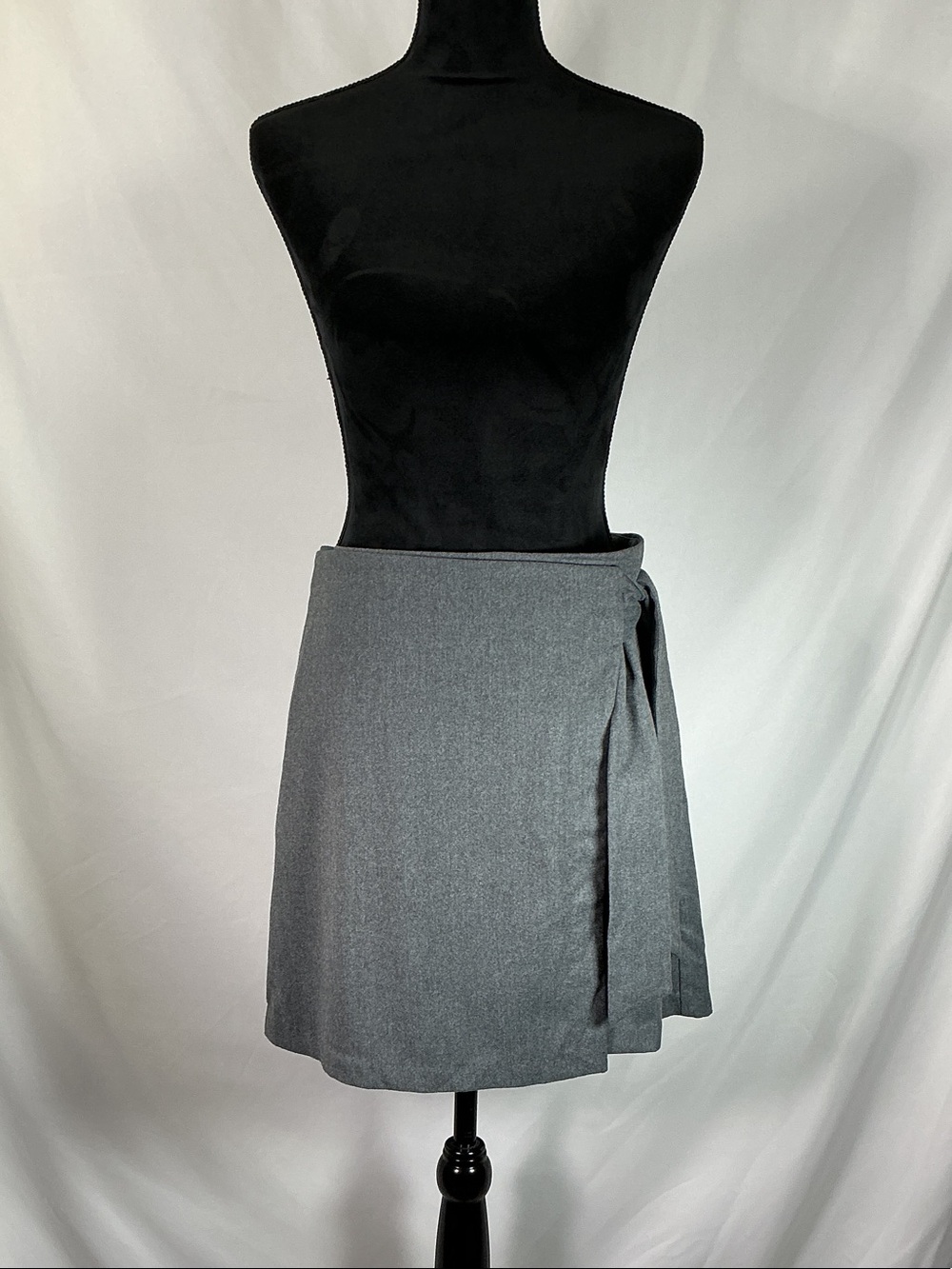 Banana Republic Overlap Faux Wrap Tailored Gray Mini Skirt Size 8 Back Zip